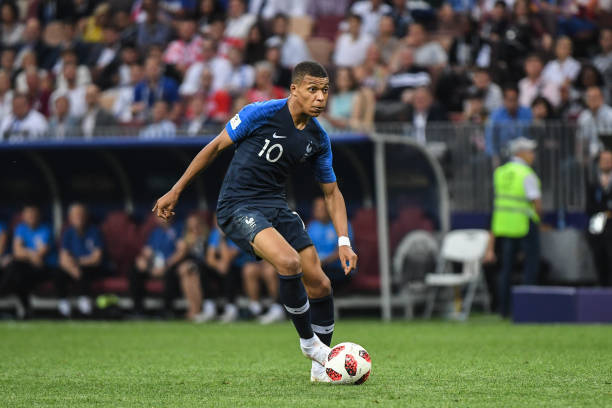 更是对足球 更是对足球